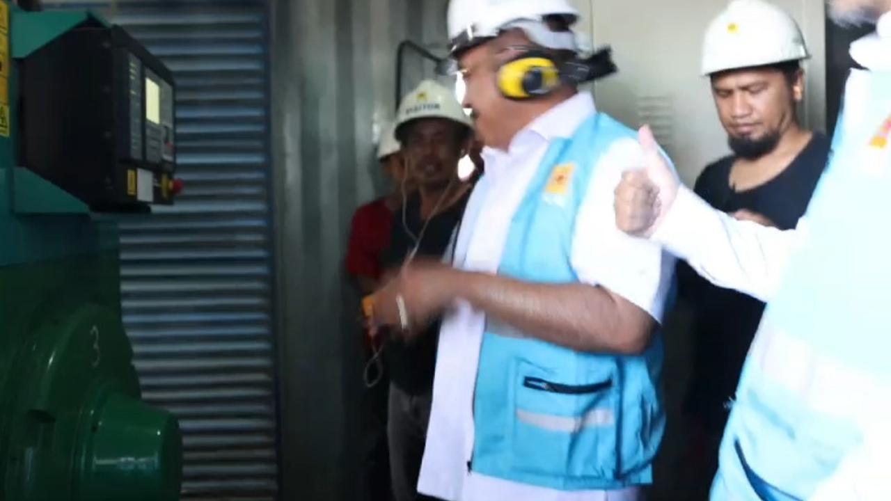 Listrik Masuk Pulau Kabaena, saat ini Warga Pulau Kabaena  bisa menikmati listrik hingg 24 jam.