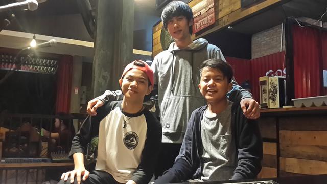 ‎Tegar dan Laoneis