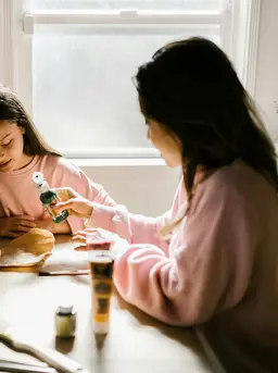 Aktivitas seni mengasah kreativitas anak Anda. [Dok/Pexels.com/RDNE Stock project].