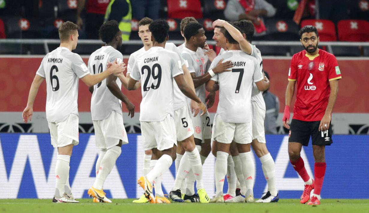 Bomber asal Polandia, Robert Lewandowski, sukses membawa Bayern Munchen memastikan diri tampil di final Piala Dunia Antarklub 2020. (AP Photo/Hussein Sayed)