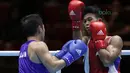 Grece Savon Simangunsong (Merah) melakukan uppercut saat melawan Hiroaki Kinjo pada semifinal Test Event Asian Games 2018 kelas Welter di Kemayoran, Jakarta (14/2/2018). Simangunsong menang dengan skor 3-2. (Bola.com/Nick Hanoatubun)