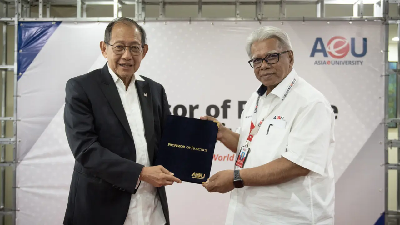 Hermawan Kartajaya, pakar pemasaran Indonesia dan penulis buku Trilogy Marketing X.0, secara resmi ditunjuk oleh Asia e University untuk menjadi Professor of Practice pertama mereka.