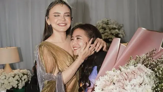 Dipaksa Bikin Film Dokumenter, Ini 6 Potret Persahabatan Rossa dan Prilly Latuconsina
