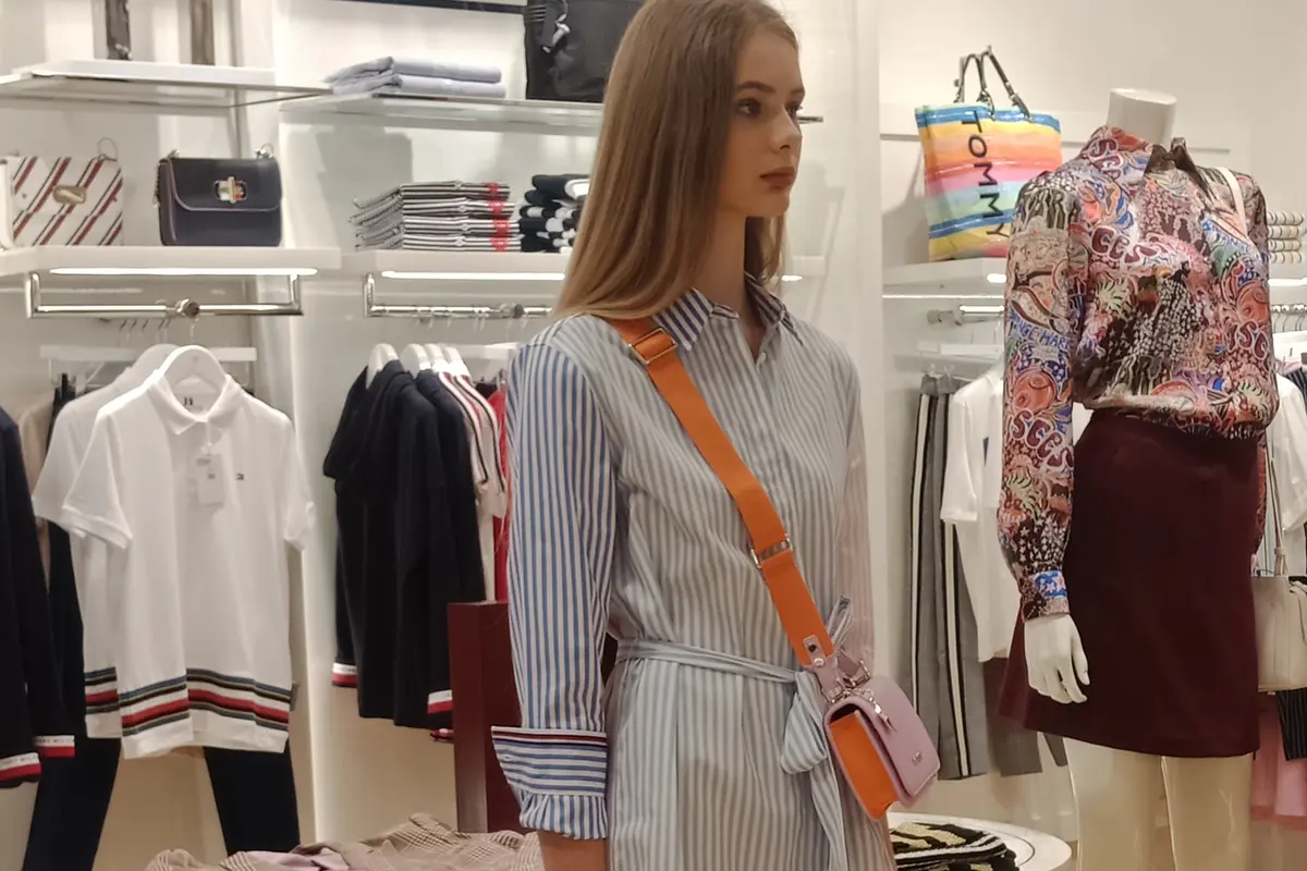 Gandeng Lewis Hamilton, Tommy Hilfiger Buat Koleksi yang Lebih Berwarna