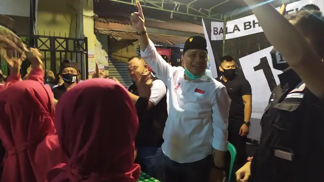 Calon Wali Kota Surabaya Eri Cahyadi menyampaikan sejumlah program dan visi misinya kepada emak-emak relawan Bala Bhinneka.