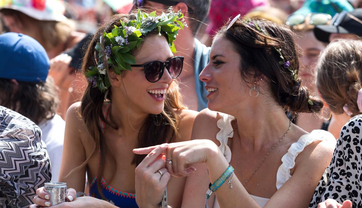 Foto Saat Wanita Wanita Cantik Berkumpul Di Festival Glastonbury Showbiz Liputan6 Com