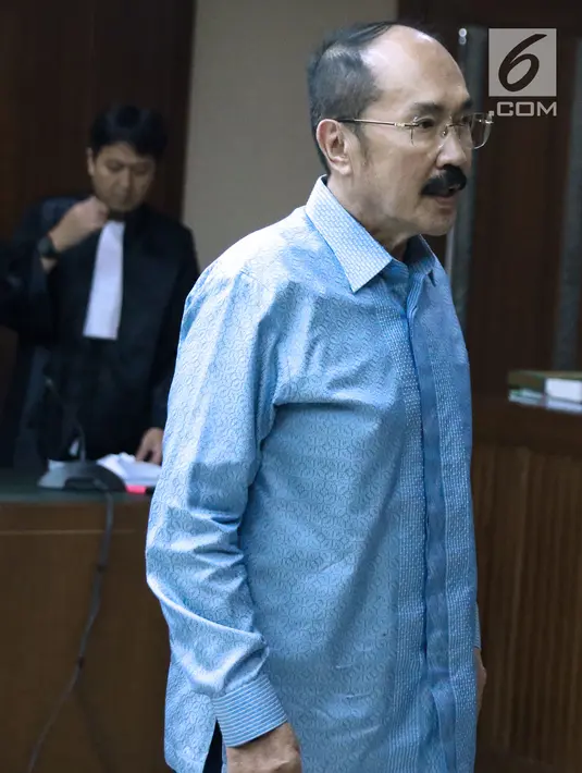Terdakwa merintangi penyidikan KPK pada kasus korupsi e-KTP, Fredrich Yunadiusai sidang putusan di Pengadilan Tipikor, Jakarta, Kamis (28/6). Atas putusan majelis hakim, terdakwa langsung menyatakan banding. (Liputan6.com/Helmi Fithriansyah)