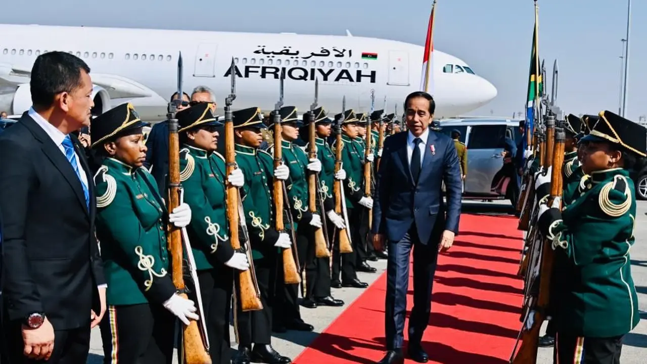 Presiden Joko Widodo atau Jokowi kembali bertolak menuju Indonesia usai menyelesaikan rangkaian kunjungannya selama lima hari di kawasan Afrika.