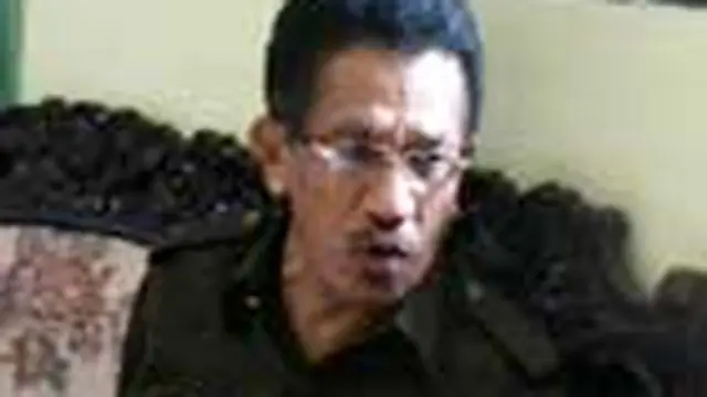 Seorang anggota DPRD yang akan mengambil ijazah anaknya di SMKN 4 Kupang nyaris dihakimi guru dan siswa karena tak sopan dan mengeluarkan kata-kata kotor. 