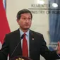 Menteri Luar Negeri Singapura Vivian Balakrishnan memberikan keterangan usai pertemuan dengan Menlu Indonesia di Gedung Pancasila, Jakarta, (12/1). Kedatangan Menlu Singapura tersebut membahas penguatan hubungan bilateral. (Liputan6.com/Faizal Fanani)