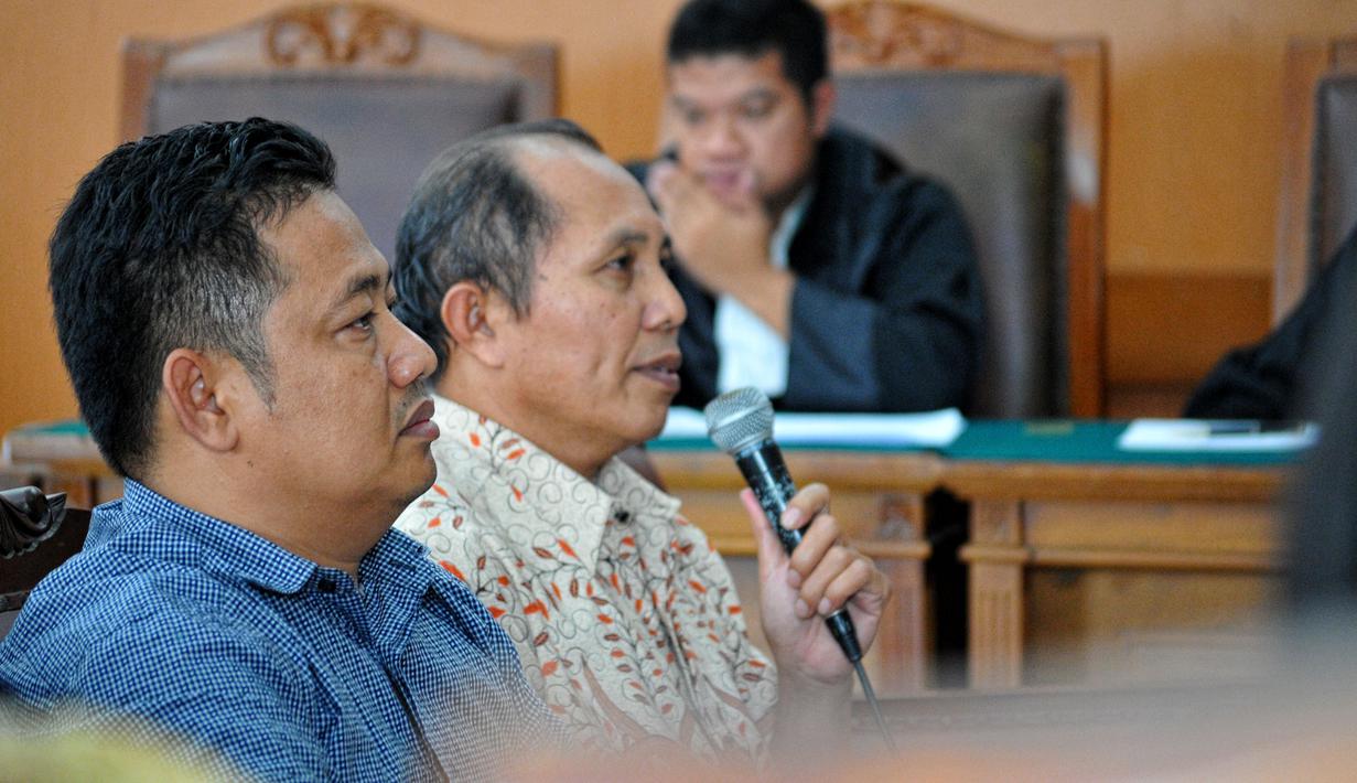 Kuasa hukum Ilham Arief menghadirkan dua saksi fakta (kiri) Hamzah Ahmad dan Oktavianus (tengah) dalam sidang praperadilan mantan Wali Kota Makassar tersebut, Jakarta, Jumat (3/7/2015). (Liputan6.com/Yoppy Renato)