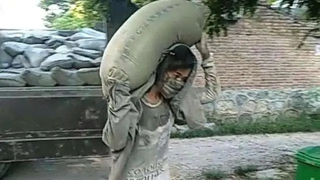 [Bintang] Wanita Ini Dijuluki Sebagai Gadis Semen, Fakta Kehidupannya Sedih Banget