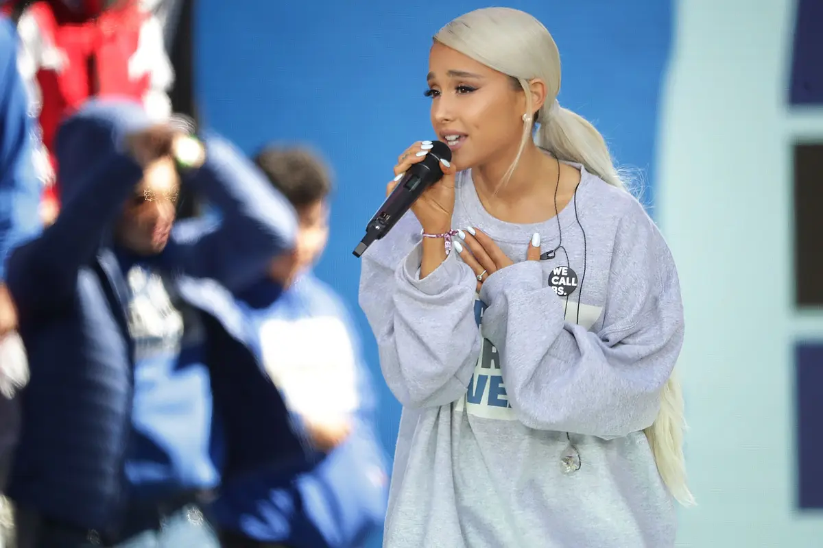 [Bintang] Bangkit dari Tragedi, Ariana Grande Rilis Lagu No Tears Left to Cry