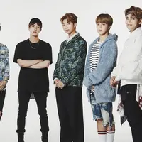 Sudah tidak diragukan lagi sepak terjang BTS di dunia musik. Lantaran grup asal Korea Selatan ini berhasil menyabet trofi untuk kategori bintang musik global terfavorit di Kids' Choice Awards 2018. (Foto: Soompi.com)
