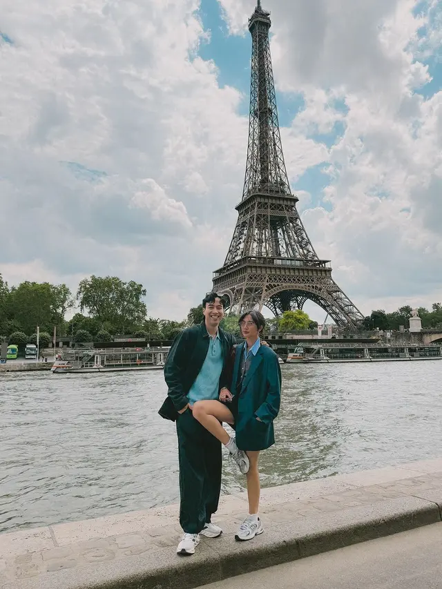 7 Potret Vidi Aldiano dan Sheila Dara Liburan di Paris, Romantis Banget