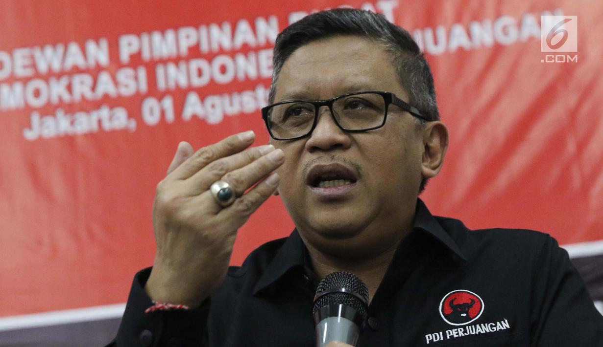Sekjen DPP PDIP, Hasto Kristiyanto memberi keterangan terkait Kongres V PDI Perjuangan tahun 2019 di Jakarta, Kamis (1/8/2019). Kongres dilaksanakan di Bali pada 8 Agustus 2019 dan mengambil tema Solid Bergerak Untuk Indonesia Raya. (Liputan6.com/Helmi Fithriansyah)