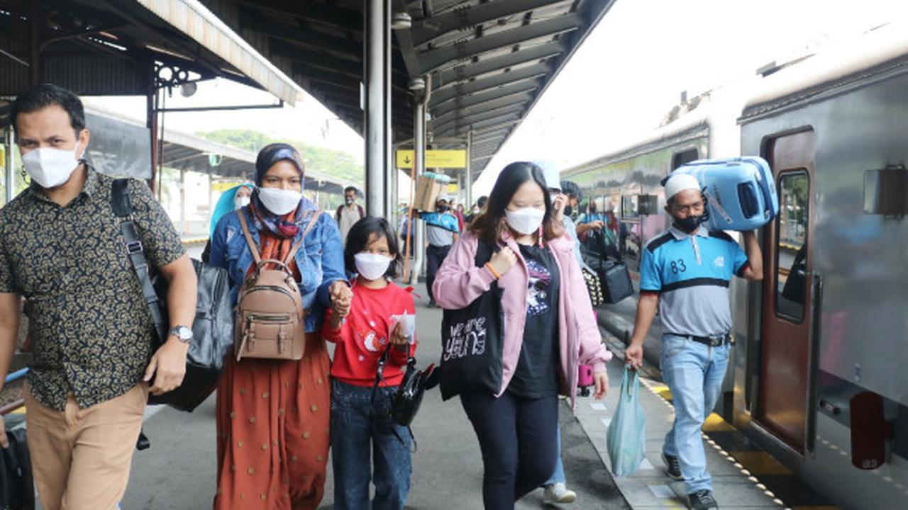 Mudik Lebih Awal, 6056 Pemudik Kereta Api Padati Stasiun Cirebon
