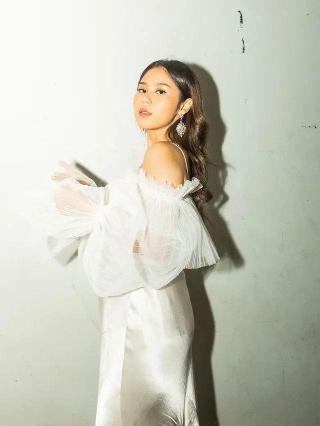 7 Pesona Nadin Amizah, Penyanyi Muda yang Didapuk Isi Soundtrack film Disney