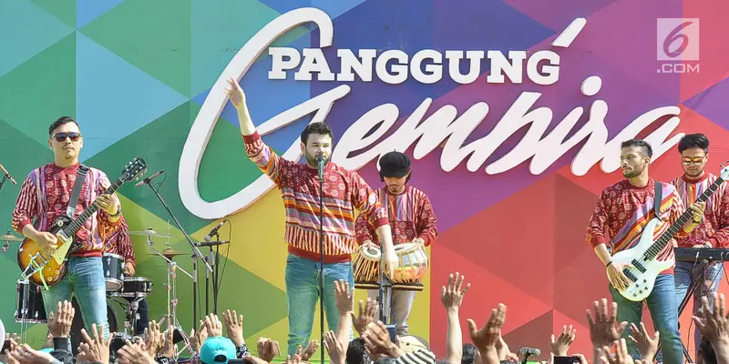 Ridho Rhoma dan Rita Sugiarto Meriahkan Panggung Gembira di Semarang