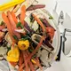 Banyak orang masih terbiasa mencampur seluruh sampah dapur dalam satu tempat (Sumber: Pexels.com)