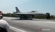 Pesawat Tempur TNI Mendarat di Tol Probolinggo