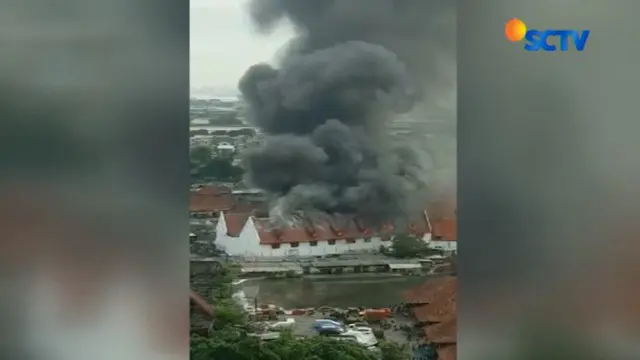 Kebakaran museum bekas gudang penyimpanan rempah-rempah milik VOC mengakibatkan sebagian koleksi terbakar.