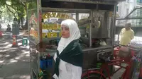 Pedagang mi ayam itu menunggu tujuh tahun setelah mendaftar untuk naik haji pada 2011 lalu. (Liputan6.com/Reza Efendi)