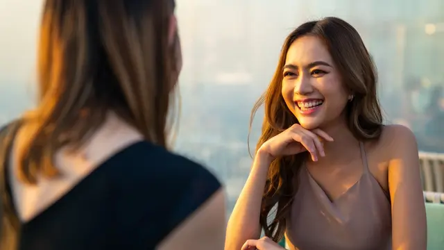 cantik bahagia tersenyum single