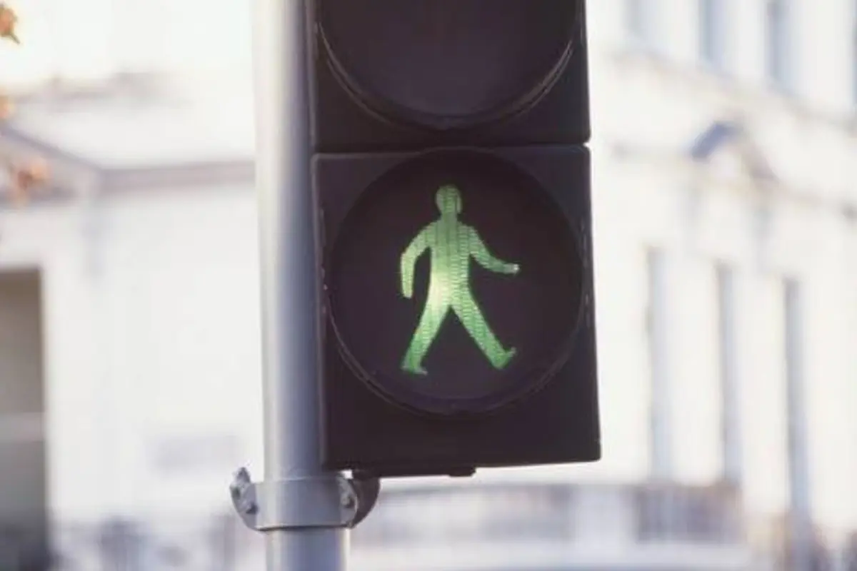 Riset: Lampu Penyebrangan untuk Pejalan Kaki Terlalu Cepat