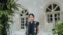 Perempuan lulusan dari Universitas Stanford ini memang sangat pandai dalam padu padakan pakaian yang ia kenakan. Hitam berhasil menjadi warna outfit yang membuat gaya penampilan Maudy Ayunda kian terlihat menarik. (Liputan6.com/IG/@maudyayunda)