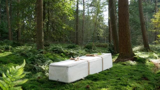 Peti Mati Hidup Pertama Di Dunia