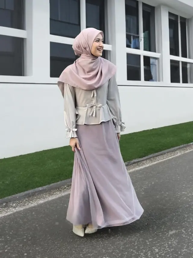 Ide Outfit Lucu untuk Cafe Hopping