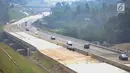 Kondisi arus lalu lintas di jalan fungsional Bocimi di kawasan Cigombong, Bogor (9/6). Kehadiran Tol Bogor-Ciawi-Sukabumi atau Tol Bocimi juga diyakini dapat memangkas banyak waktu perjalanan dari arah Bogor menuju Sukabumi. (Merdeka.com/Arie Basuki)