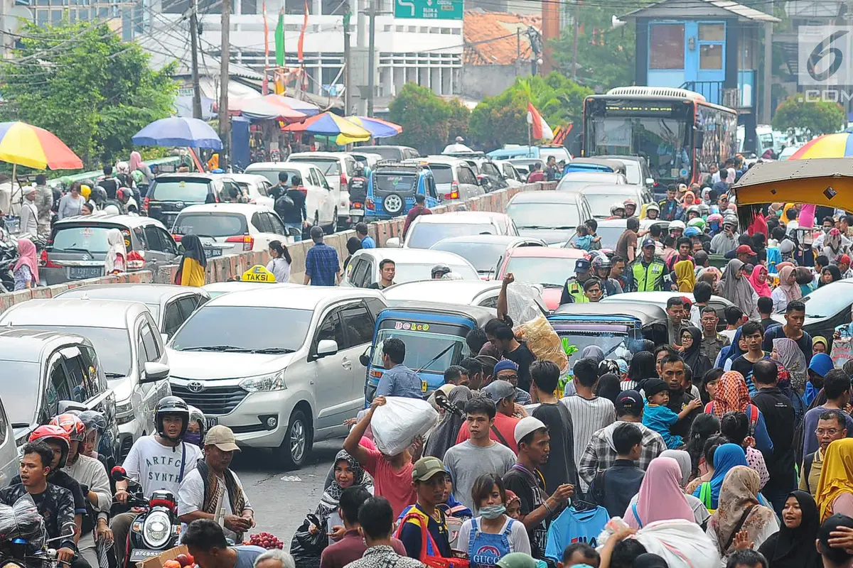Pengunjung Membeludak, Lalu Lintas di Kawasan Tanah Abang Macet