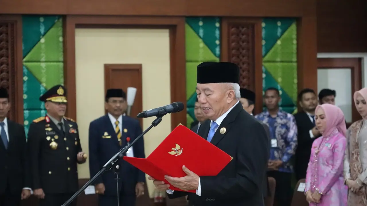 Pelantikan Sekdaprov dan 18 Pejabat Tinggi Kalsel, Gubernur Muhidin Tekankan Integritas dan Kinerja Maksimal