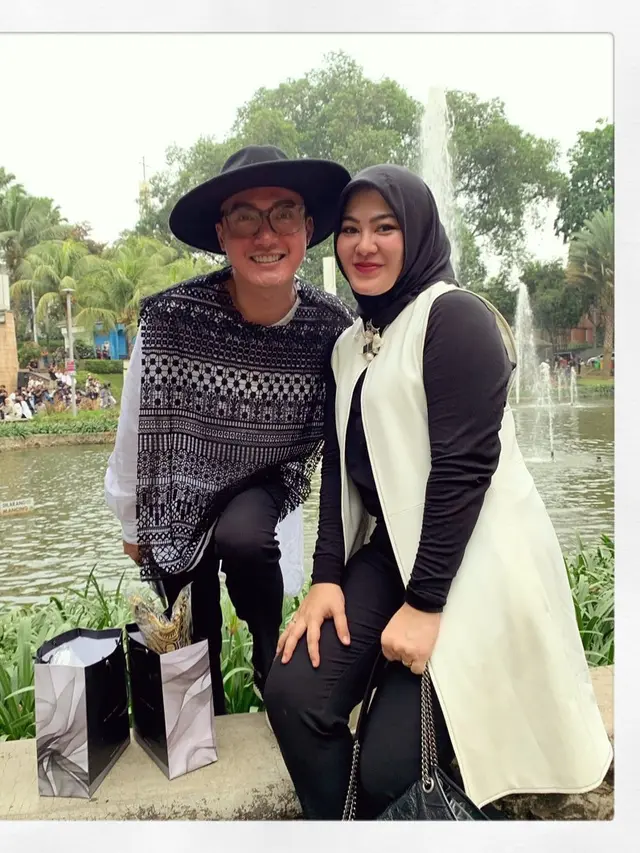 Kembali Berhijab, Ini 6 Potret Terbaru Sherrin Tharia Mantan Istri Zumi Zola