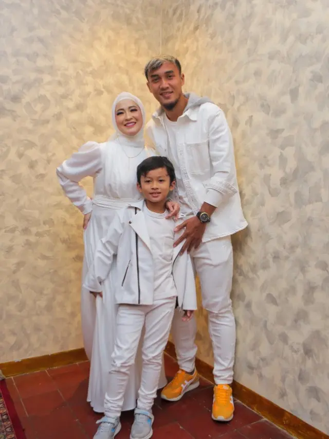 Potret Miro Materazzi bersama Okie Agustina dan Gunawan Dwi Cahyo (Sumber: Instagram/miromaterazzi)