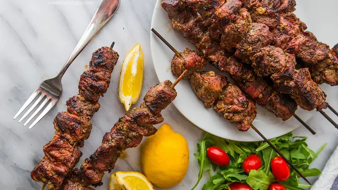 [Bintang] Dari Bali Hingga Yunani, Ini 8 Tampilan Menggiurkan Sate