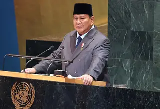 Presiden Republik Indonesia, Prabowo Subianto menyampaikan pidato Konferensi Internasional Tingkat Tinggi untuk Penyelesaian Damai atas Masalah Palestina dan Implementasi Solusi Dua Negara yang digelar di Gedung Majelis Umum Perserikatan Bangsa-Bangsa (PBB), New York, Amerika Serikat, pada Senin 22 September 2025 waktu setempat. (Ludovic MARIN/AFP)