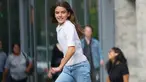 Suri Cruise lahir pada 18 April 2006 di California ini sering mengenakan outfit yang lebih simple namun tetap menawan. (Liputan6.com/IG/@suricruise.official)