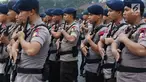 Pasukan Brimob berbaris saat mengikuti Apel di Mako Brimob Kelapa Dua, Depok, Jawa Barat, Senin (23/4). Apel tersebut diadakan dalam rangka menyambut kegiatan Nasional seperti Asian Games, Pemilu, Hari Buruh. (Liputan6.com/Immanuel Antonius)