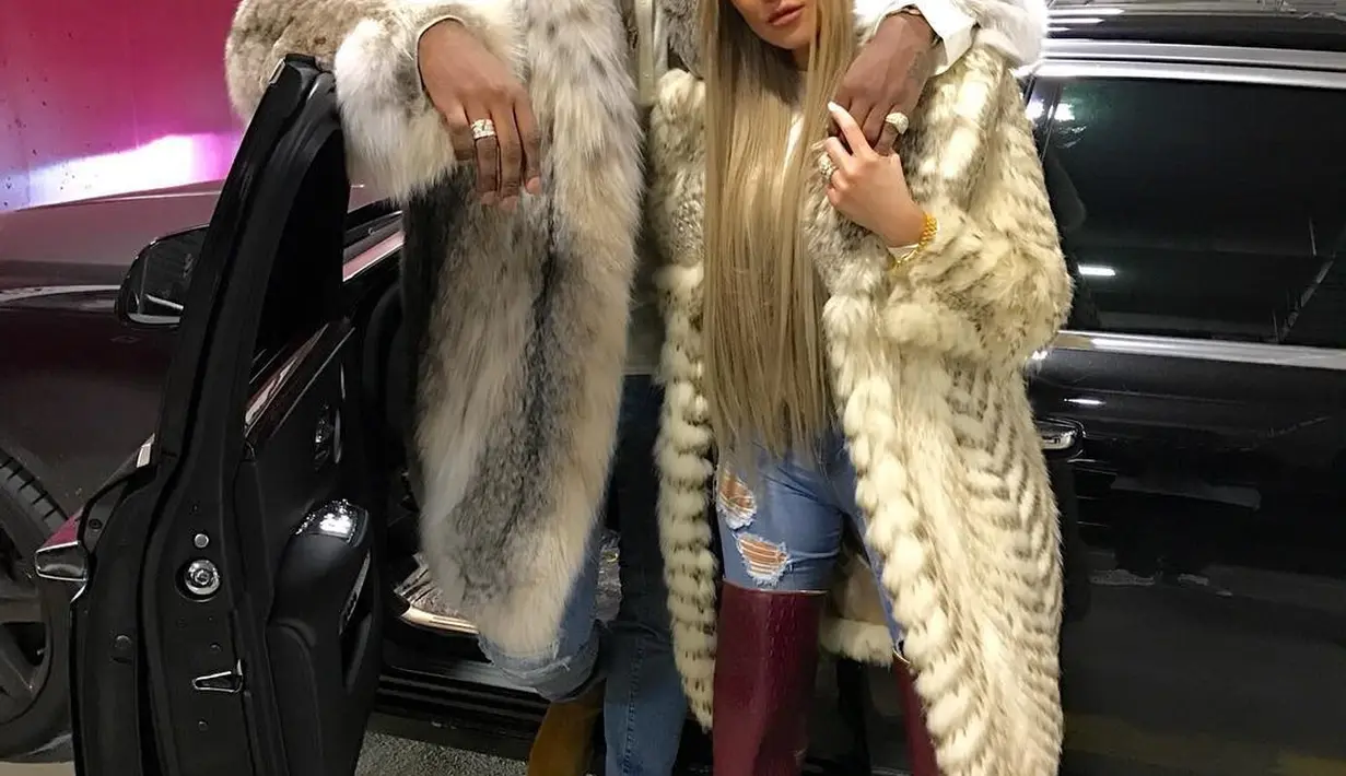 Kendati demikian, ia dan sang kekasih Tristan Thompson pun merahasiakan kabar gembira tersebut. (instagram/khloekardashian)