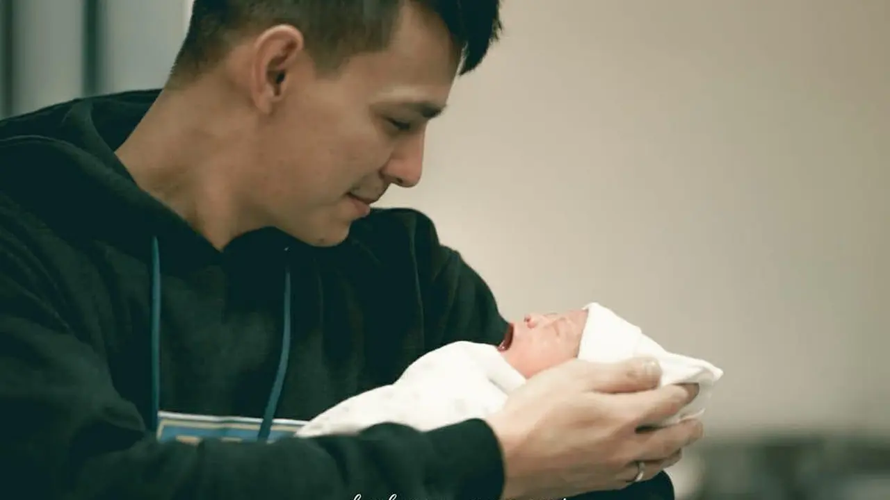 Dikaruniai Anak Pertama, Ini 6 Potret Buah Hati Marcell Darwin dan Fasty Nabila