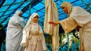 Pengikut agama Sabean Mandaean berdoa dekat Sungai Tigris saat perayaan Banja atau Pesta Kreasi, Baghdad, Irak, Senin (15/3/2021). Pengikut Sabean Mandaean akan menenggelamkan diri ke Sungai Tigris selama ritual tahunan ini. (AP Photo/Hadi Mizban)