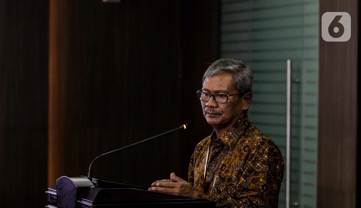 Juru bicara pemerintah untuk penanganan virus corona, Achmad Yurianto memberikan keterangan di Kantor Staf Presiden, Komplek Istana Negara, Jakarta, Kamis (5/3/2020). Keterangan terkait isu virus corona serta mengantisipasi informasi hoaks tentang virus tersebut. (Liputan6.com/Faizal Fanani)