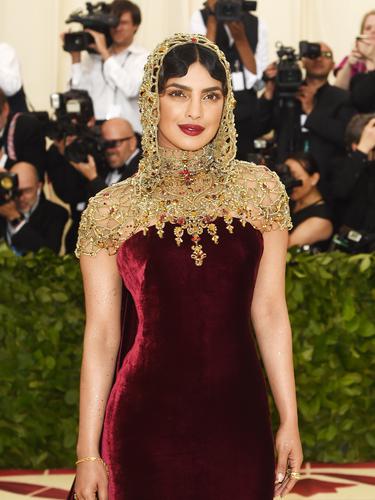 [Bintang] Tampil Cantik di Met Gala 2018, Priyanka Chopra Tuai Pujian
