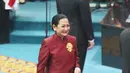 Hadiri acara pelantikan, Chica tampil kenakan kebaya janggan warna merah marun yang dipermanis dengan bros emas. [Dok/KLY/Budy Santoso].