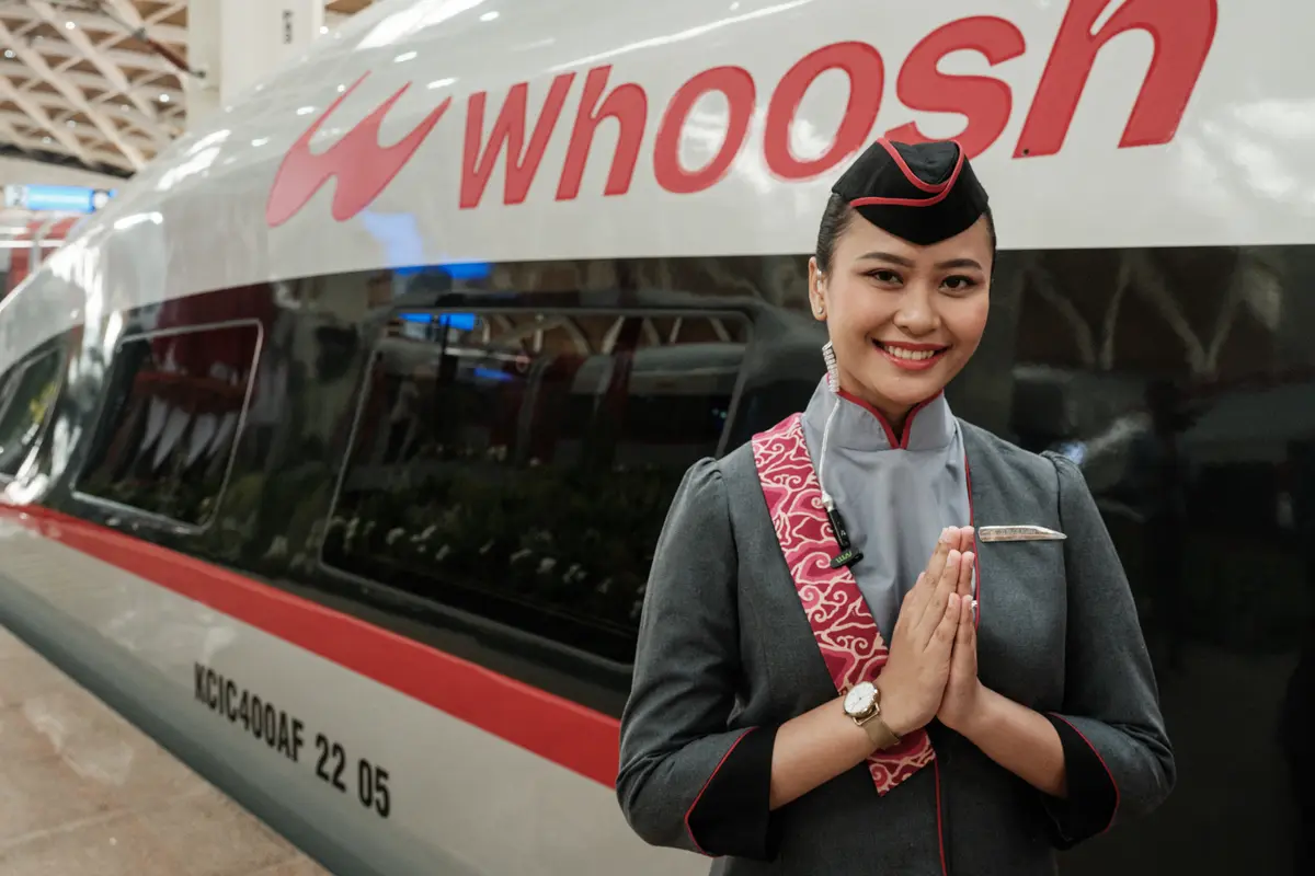 Jokowi Resmikan Kereta Cepat Jakarta-Bandung