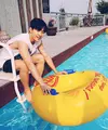 Menjadi personil boy band Korea menuntut Henry ‘Super Junior’ untuk bisa berbahasa Korea juga. Mengingat dirinya tidak berasal dari Korea, jadi cukup sulit untuk Henry. Namun Henry tetap bersemangat belajar lantaran kehadiran Go Ara. (Instagram/henryl89)