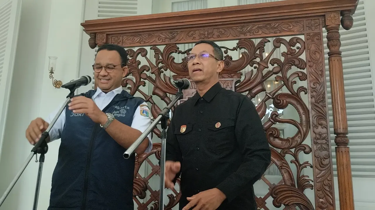 Gubernur DKI Jakarta Anies Baswedan menerima kedatangan Pj Gubernur  terpilih Heru Budi Hartono